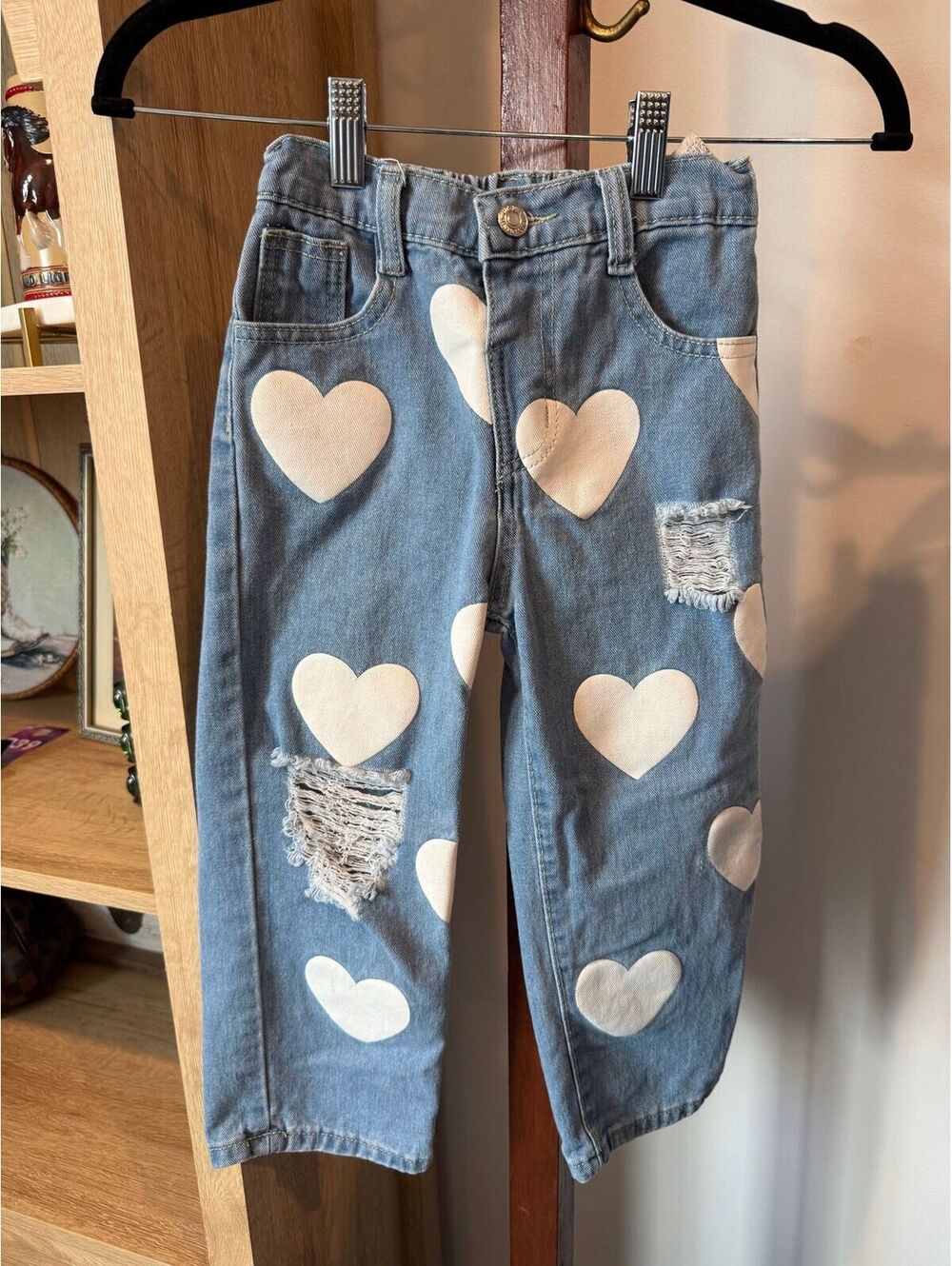 SHEIN Girls' 6Y Light Blue Denim Jeans with White Heart Prints and Distressed Pk